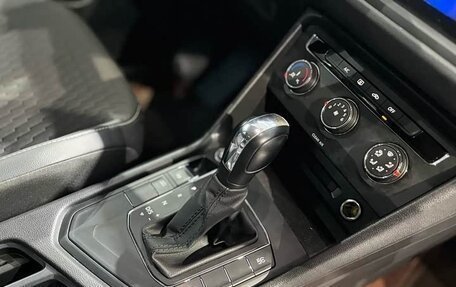 Volkswagen Tiguan II, 2022 год, 2 283 000 рублей, 13 фотография