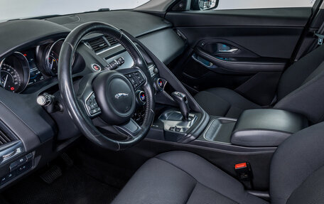 Jaguar E-Pace, 2018 год, 2 650 000 рублей, 8 фотография