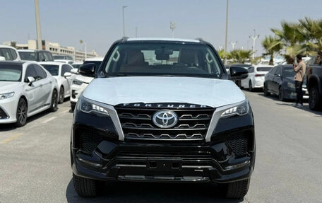 Toyota Fortuner II, 2025 год, 6 800 000 рублей, 2 фотография