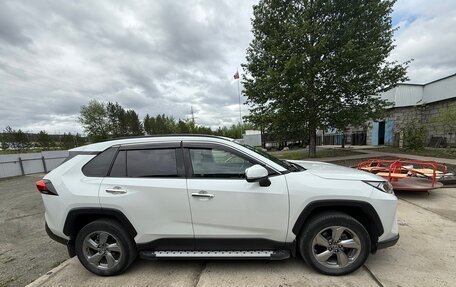 Toyota RAV4, 2020 год, 3 250 000 рублей, 2 фотография