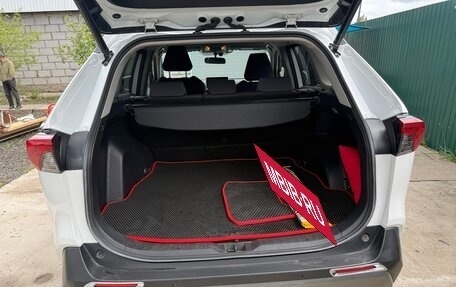 Toyota RAV4, 2020 год, 3 250 000 рублей, 6 фотография