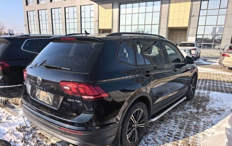 Volkswagen Tiguan II, 2021 год, 2 243 000 рублей, 3 фотография