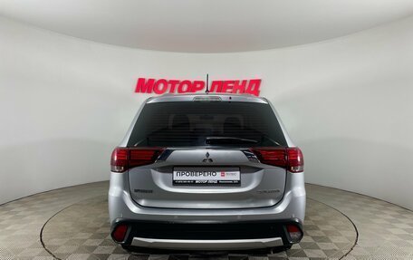 Mitsubishi Outlander III рестайлинг 3, 2016 год, 1 699 000 рублей, 5 фотография
