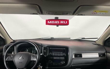 Mitsubishi Outlander III рестайлинг 3, 2016 год, 1 699 000 рублей, 12 фотография