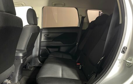 Mitsubishi Outlander III рестайлинг 3, 2016 год, 1 699 000 рублей, 25 фотография