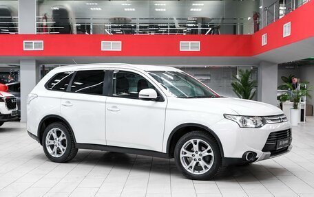 Mitsubishi Outlander III рестайлинг 3, 2014 год, 1 350 000 рублей, 3 фотография
