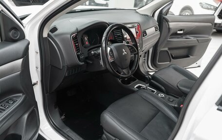 Mitsubishi Outlander III рестайлинг 3, 2014 год, 1 350 000 рублей, 6 фотография