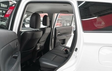 Mitsubishi Outlander III рестайлинг 3, 2014 год, 1 350 000 рублей, 8 фотография