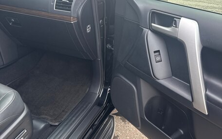 Toyota Land Cruiser Prado 150 рестайлинг 2, 2023 год, 9 750 000 рублей, 9 фотография