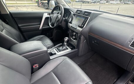 Toyota Land Cruiser Prado 150 рестайлинг 2, 2023 год, 9 750 000 рублей, 6 фотография