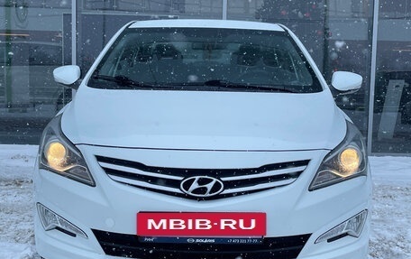 Hyundai Solaris II рестайлинг, 2014 год, 1 000 000 рублей, 2 фотография