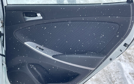 Hyundai Solaris II рестайлинг, 2014 год, 1 000 000 рублей, 18 фотография