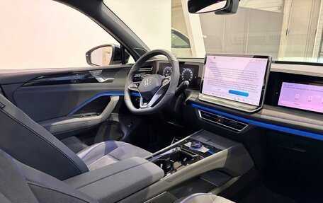 Volkswagen Tiguan, 2025 год, 5 199 000 рублей, 15 фотография