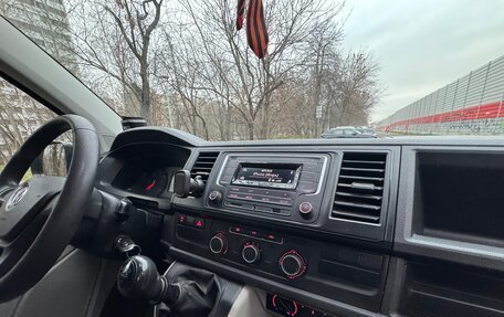 Volkswagen Transporter T6 рестайлинг, 2015 год, 2 270 000 рублей, 14 фотография