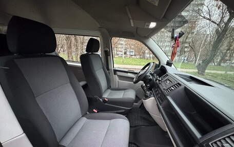 Volkswagen Transporter T6 рестайлинг, 2015 год, 2 270 000 рублей, 13 фотография