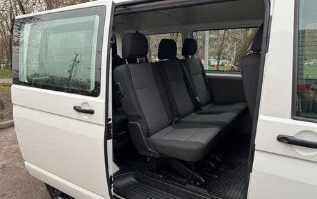 Volkswagen Transporter T6 рестайлинг, 2015 год, 2 270 000 рублей, 15 фотография