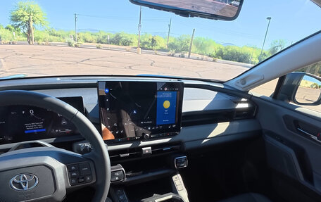 Toyota RAV4, 2025 год, 4 870 000 рублей, 12 фотография
