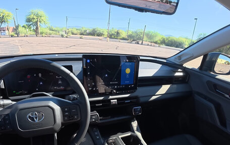 Toyota RAV4, 2025 год, 4 870 000 рублей, 17 фотография