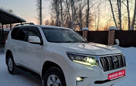 Toyota Land Cruiser Prado 150 рестайлинг 2, 2018 год, 3 650 000 рублей, 2 фотография