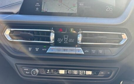 BMW 1 серия, 2022 год, 1 380 000 рублей, 22 фотография