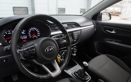 KIA Rio IV, 2018 год, 1 300 000 рублей, 10 фотография