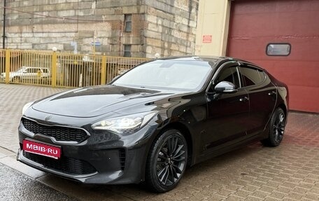 KIA Stinger I, 2018 год, 2 000 000 рублей, 1 фотография