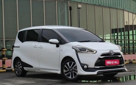 Toyota Sienta II, 2021 год, 1 540 000 рублей, 1 фотография