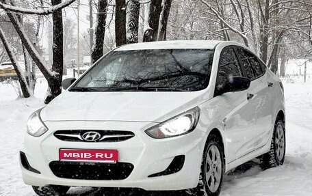 Hyundai Solaris II рестайлинг, 2013 год, 800 000 рублей, 1 фотография