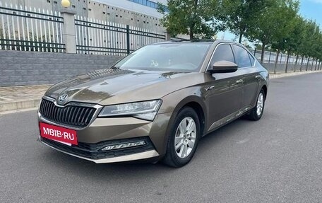 Skoda Superb III рестайлинг, 2022 год, 1 900 008 рублей, 2 фотография