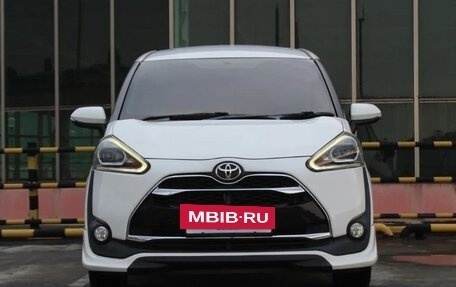 Toyota Sienta II, 2021 год, 1 540 000 рублей, 2 фотография