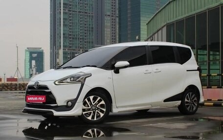 Toyota Sienta II, 2021 год, 1 540 000 рублей, 3 фотография