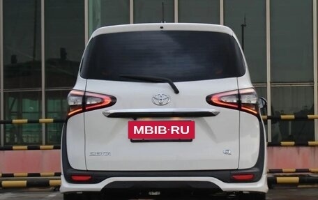 Toyota Sienta II, 2021 год, 1 540 000 рублей, 6 фотография