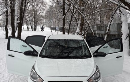 Hyundai Solaris II рестайлинг, 2013 год, 800 000 рублей, 20 фотография