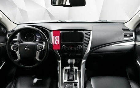 Mitsubishi Pajero Sport III рестайлинг, 2018 год, 2 882 000 рублей, 11 фотография