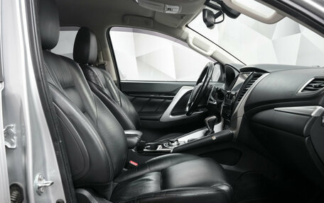 Mitsubishi Pajero Sport III рестайлинг, 2018 год, 2 882 000 рублей, 12 фотография