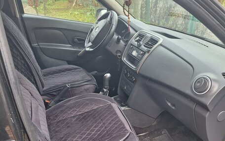 Renault Logan II, 2017 год, 515 000 рублей, 3 фотография