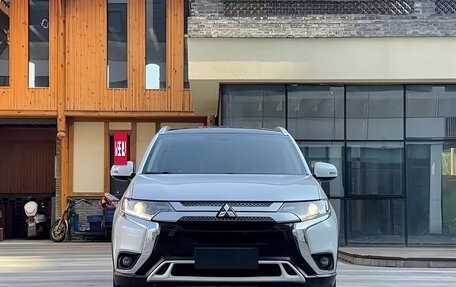 Mitsubishi Outlander III рестайлинг 3, 2021 год, 2 298 000 рублей, 3 фотография