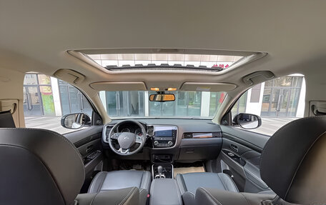 Mitsubishi Outlander III рестайлинг 3, 2021 год, 2 298 000 рублей, 5 фотография