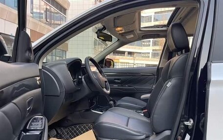 Mitsubishi Outlander III рестайлинг 3, 2021 год, 2 298 000 рублей, 7 фотография