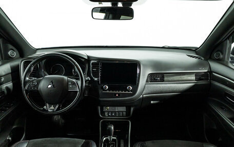 Mitsubishi Outlander III рестайлинг 3, 2020 год, 1 899 777 рублей, 13 фотография