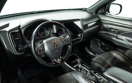 Mitsubishi Outlander III рестайлинг 3, 2020 год, 1 899 777 рублей, 11 фотография