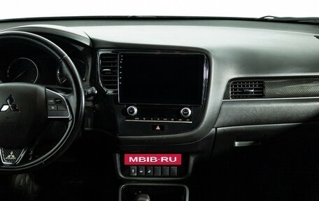 Mitsubishi Outlander III рестайлинг 3, 2020 год, 1 899 777 рублей, 14 фотография