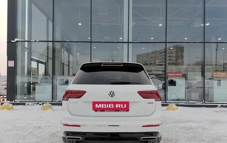 Volkswagen Tiguan II, 2018 год, 2 299 000 рублей, 7 фотография