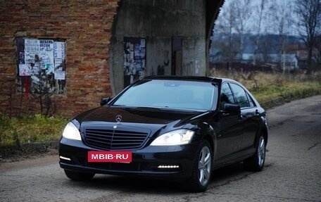 Mercedes-Benz S-Класс, 2011 год, 3 200 000 рублей, 1 фотография