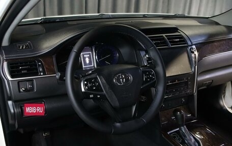 Toyota Camry, 2017 год, 2 149 000 рублей, 11 фотография