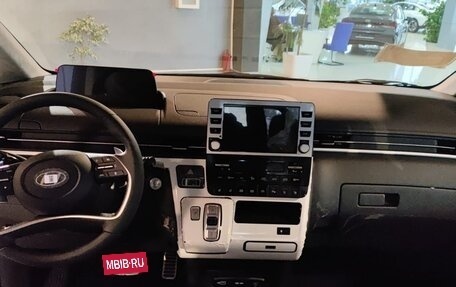 Hyundai Staria, 2024 год, 8 990 000 рублей, 5 фотография