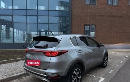 KIA Sportage IV рестайлинг, 2020 год, 2 400 000 рублей, 4 фотография