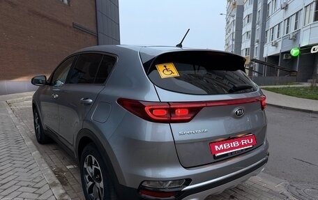 KIA Sportage IV рестайлинг, 2020 год, 2 400 000 рублей, 6 фотография