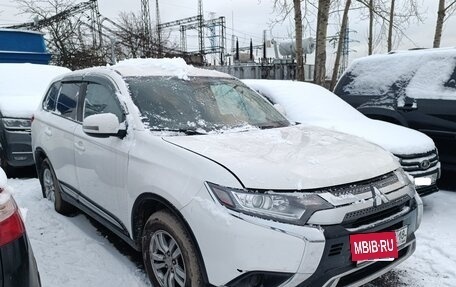 Mitsubishi Outlander III рестайлинг 3, 2020 год, 1 598 929 рублей, 3 фотография