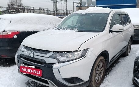 Mitsubishi Outlander III рестайлинг 3, 2020 год, 1 598 929 рублей, 2 фотография